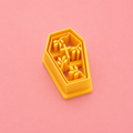 Emporte-pièce cercueil gothique avec croix et lierre pour bijoux et créations DIY – 30 à 45 mm – EP-525