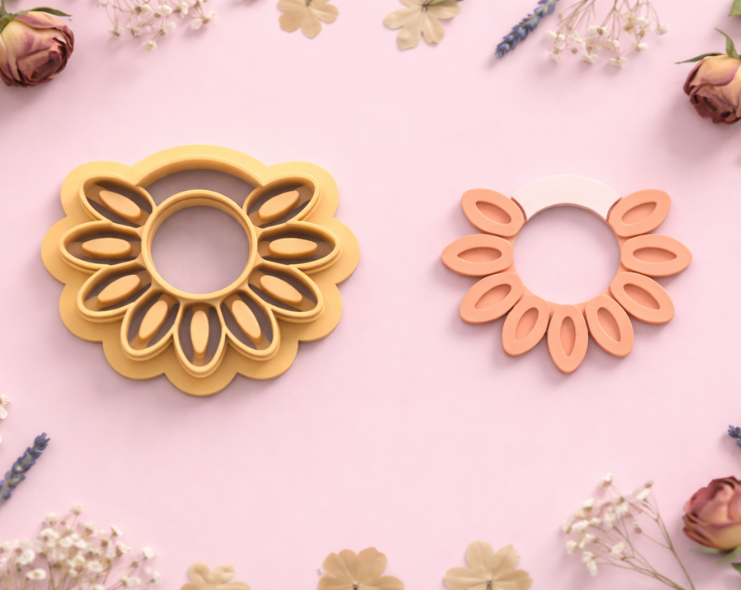 Emporte-pièce fleur ajourée pétales allongés – bijoux pâte polymère – 25 à 45 mm – EP-208