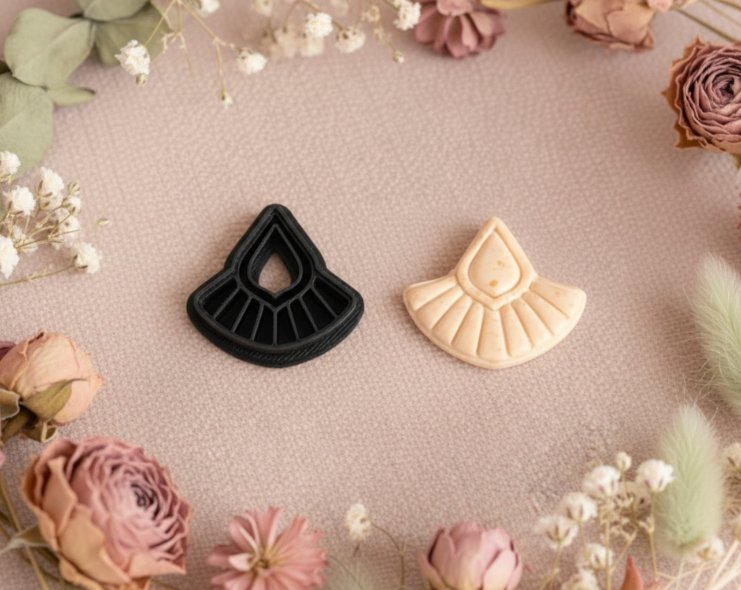 Emporte-pièce pampille éventail goutte ajourée – Bijoux DIY – 4 tailles disponibles 30 à 45 mm