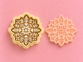 Emporte-pièce Flocon de neige floral avec cœurs et feuillage – 25 à 45 mm – EP-809