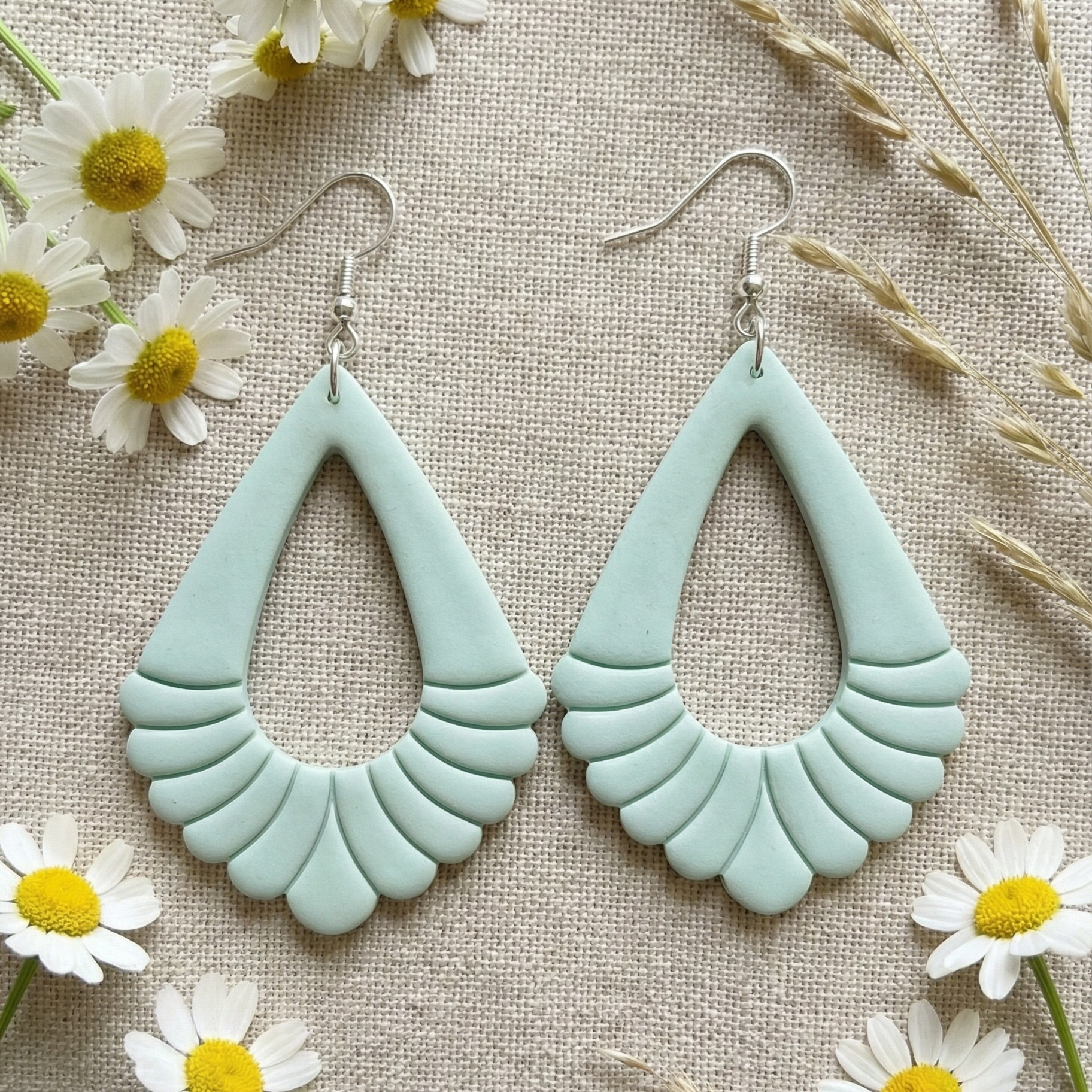 Emporte-pièce goutte éventail ajouré – bijoux pâte polymère – 30 à 45 mm – motif élégant – EP-248