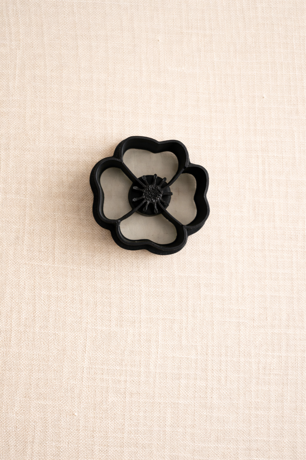 Emporte-pièce fleur ajourée pour bijoux DIY – 8 tailles disponibles de 10 à 45 mm. EP-50