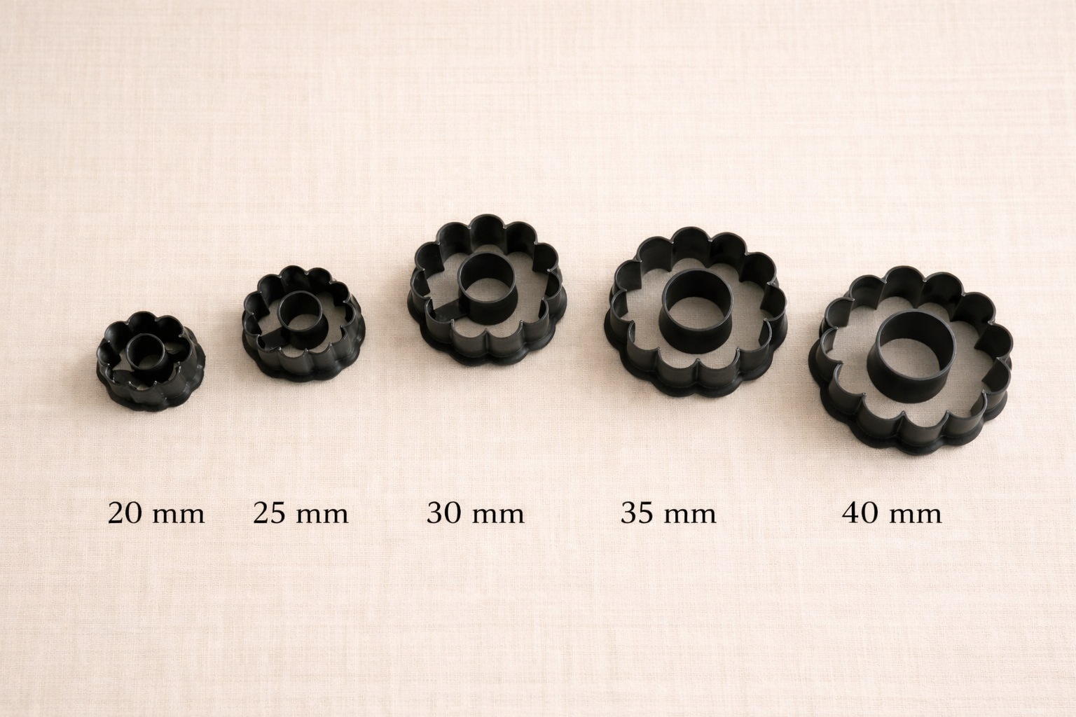 Emporte-pièce fleur ajourée avec centre rond – 20 à 40 mm – outil découpe loisirs créatifs