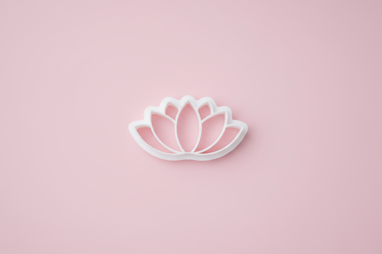 Emporte-pièce pour boucles d’oreilles – DIY bijoux – Demi-fleur graphique ajourée – Grand format. EP-41