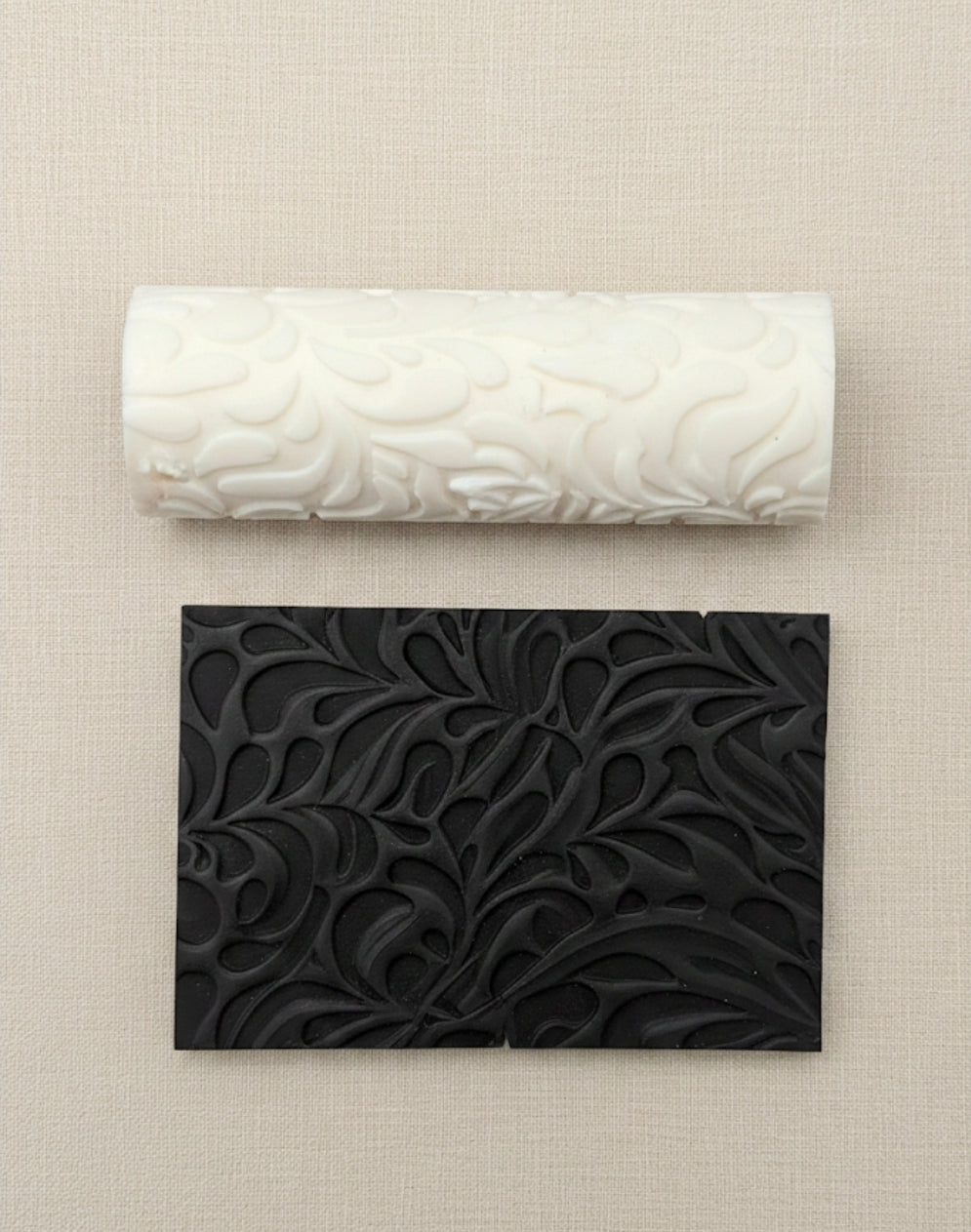 Rouleau texturé arabesques végétales – 8 cm – Motif floral élégant pour pâte polymère et bijoux DIY
