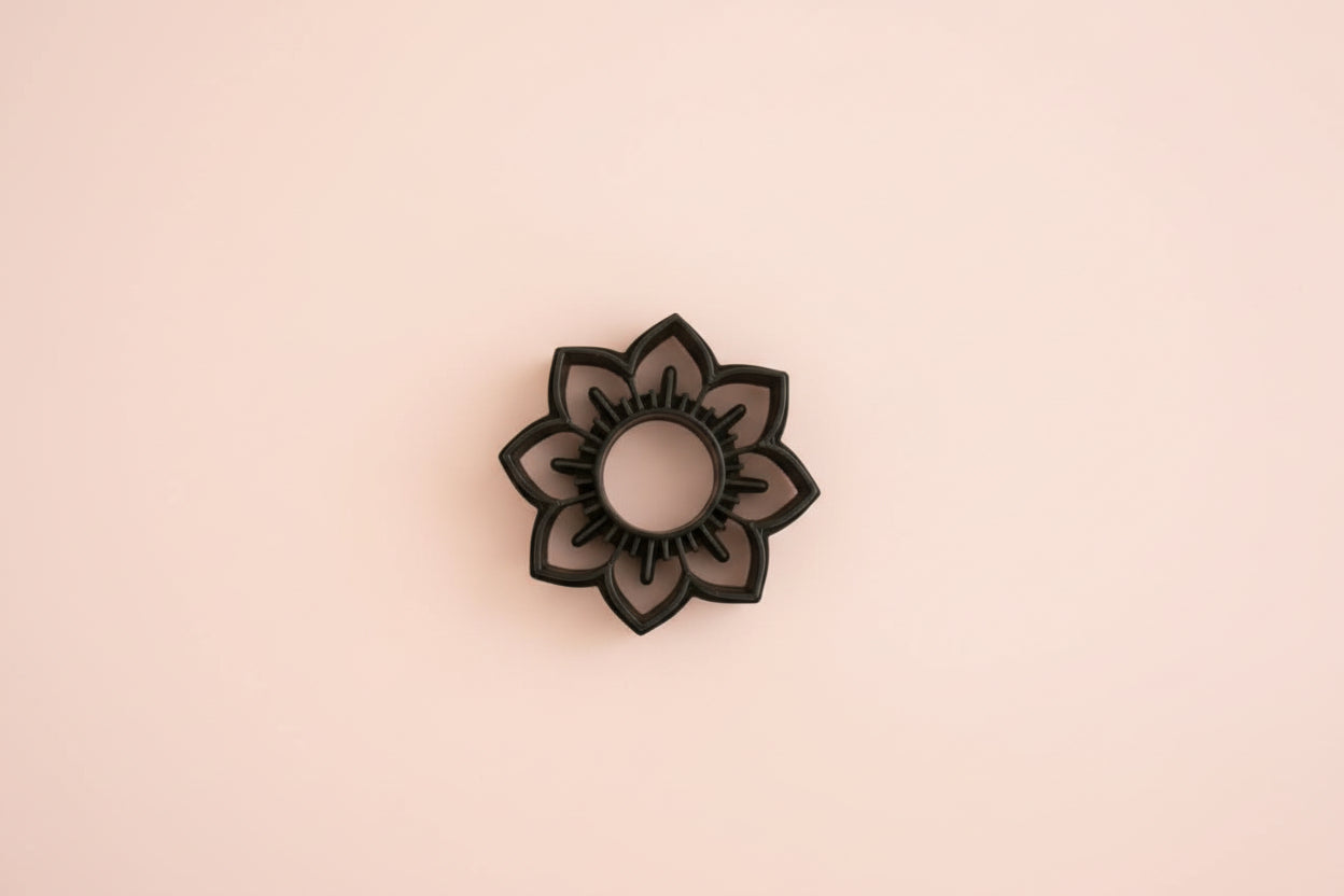 Emporte-pièce fleur ajourée pour bijoux DIY – 4 tailles 35 à 50 mm – fabrication française. EP-48