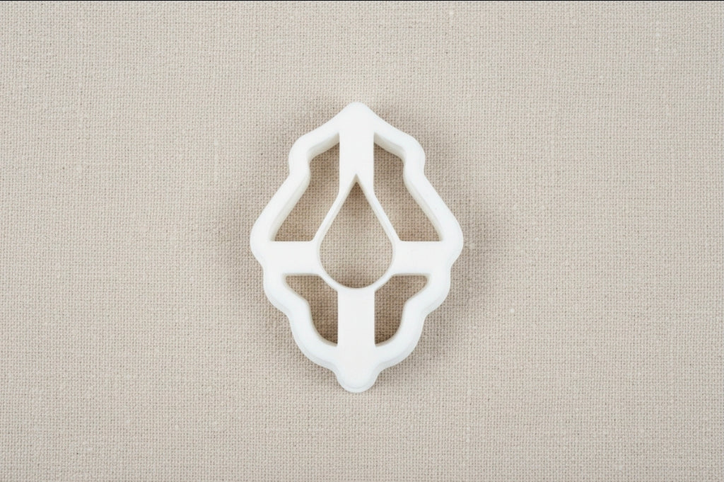 Emporte-pièce pour boucles d’oreilles – Goutte ajourée contour ondulé – DIY argile polymère