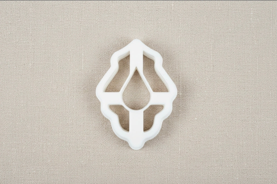 Emporte-pièce pour boucles d’oreilles – Goutte ajourée contour ondulé – DIY argile polymère