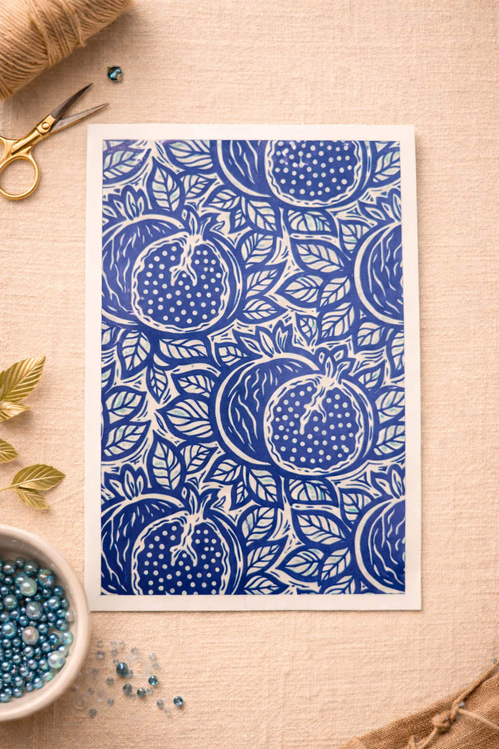 Feuille de transfert motif grenades bleues – décor pour pâte polymère et bijoux DIY. TF53