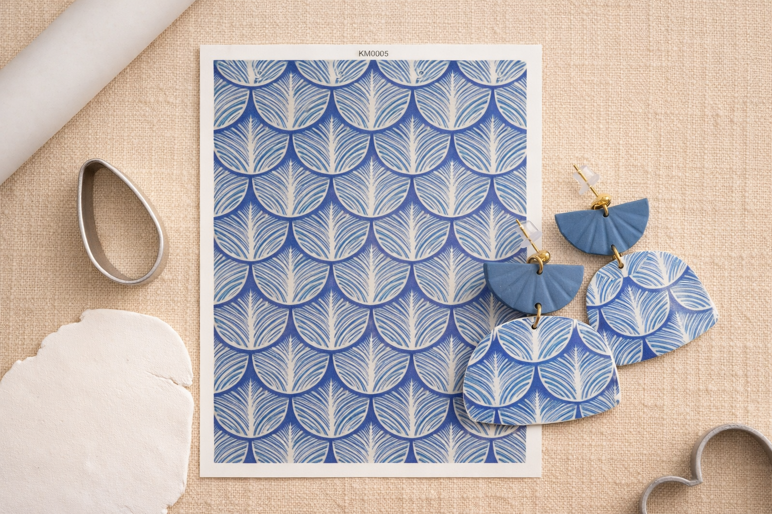 Feuille de transfert motif feuilles bleues – décor graphique pour pâte polymère et bijoux DIY. TF60