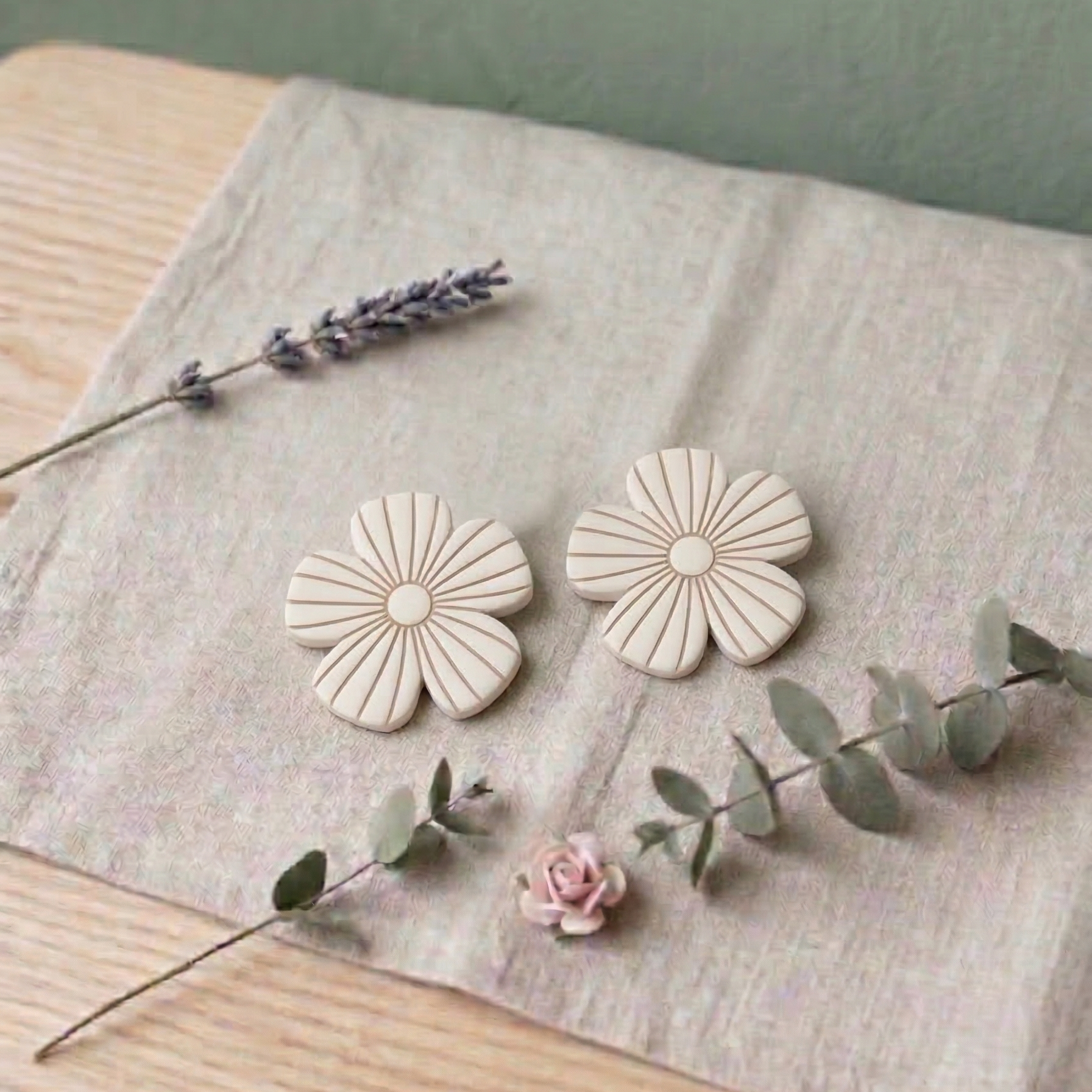 Emporte-pièce fleur ajourée graphique – cutter pâte polymère bijoux DIY pampilles – 20 à 40 mm – EP-193 – fabriqué en France