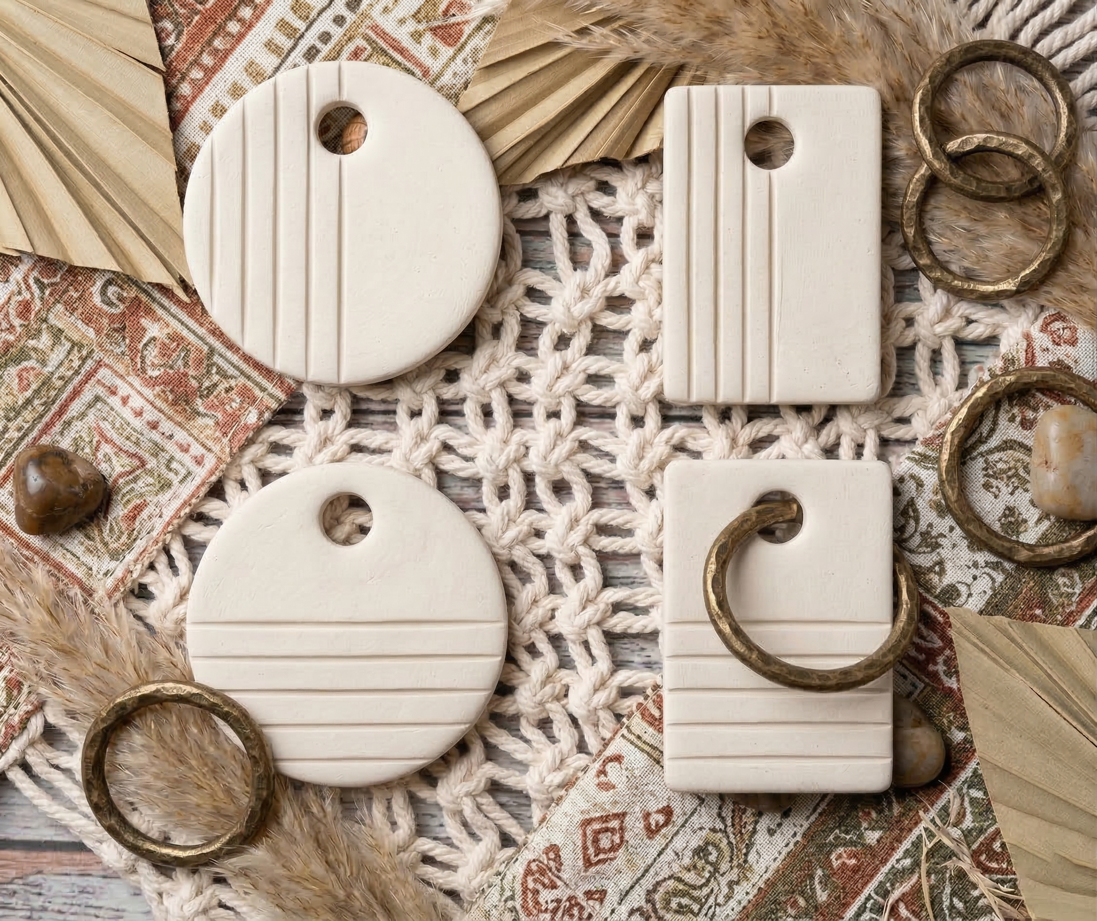 Emporte-pièces graphiques minimalistes – 4 versions au choix – cutters pâte polymère – bijoux DIY pampilles – rond ou rectangle – traits horizontaux ou verticaux – 25 à 35 mm – EP-185 – fabriqué en France