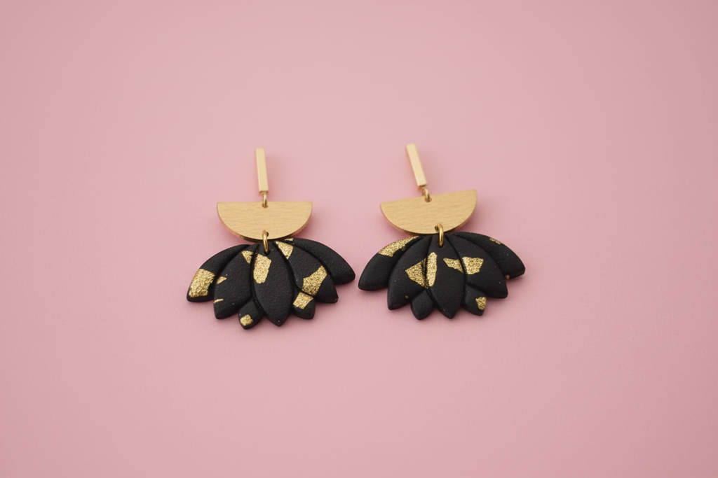 Emporte-pièce pour boucles d’oreilles – DIY bijoux – Demi-fleur graphique ajourée – Grand format. EP-41