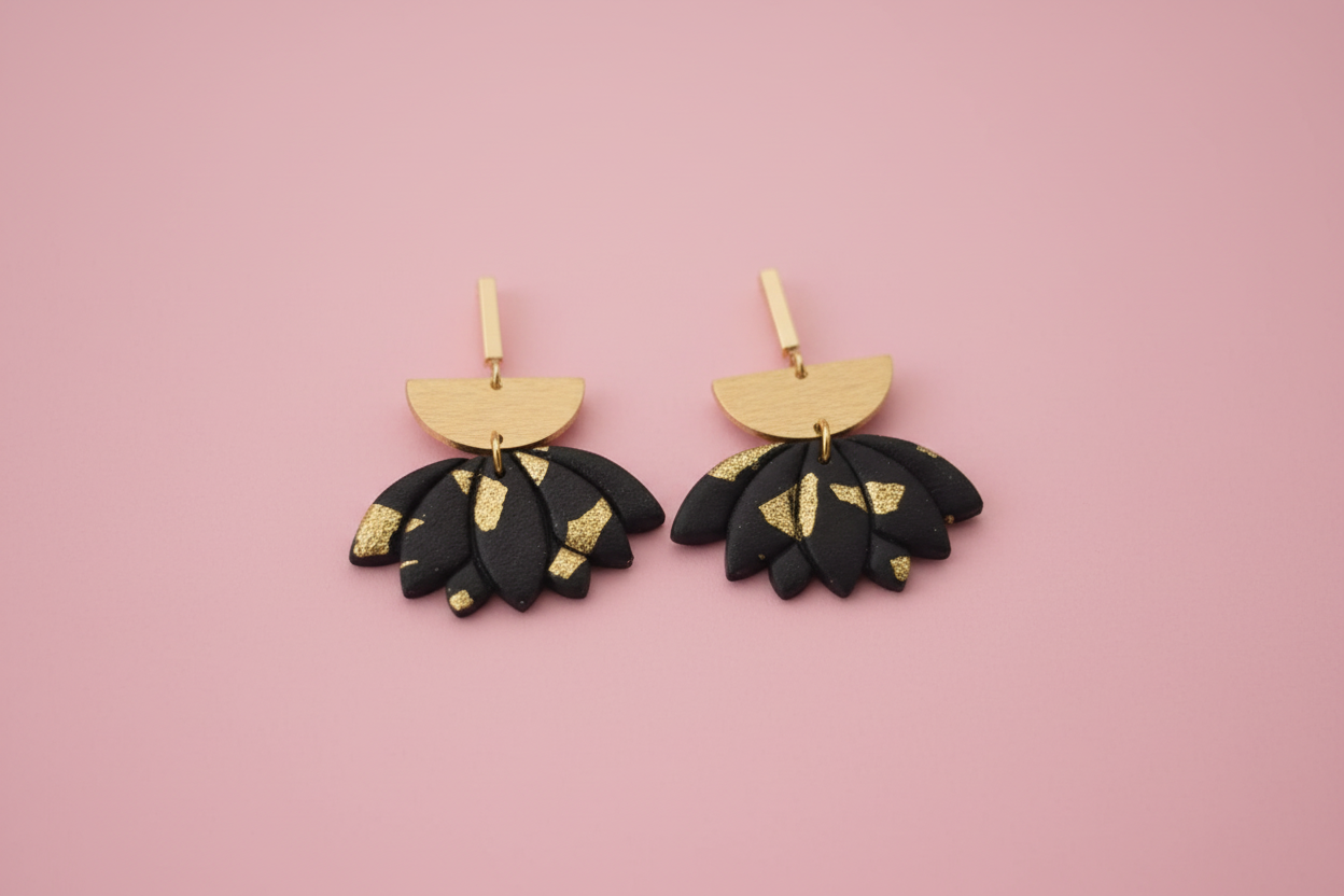 Emporte-pièce pour boucles d’oreilles – DIY bijoux – Demi-fleur graphique ajourée – Grand format. EP-41