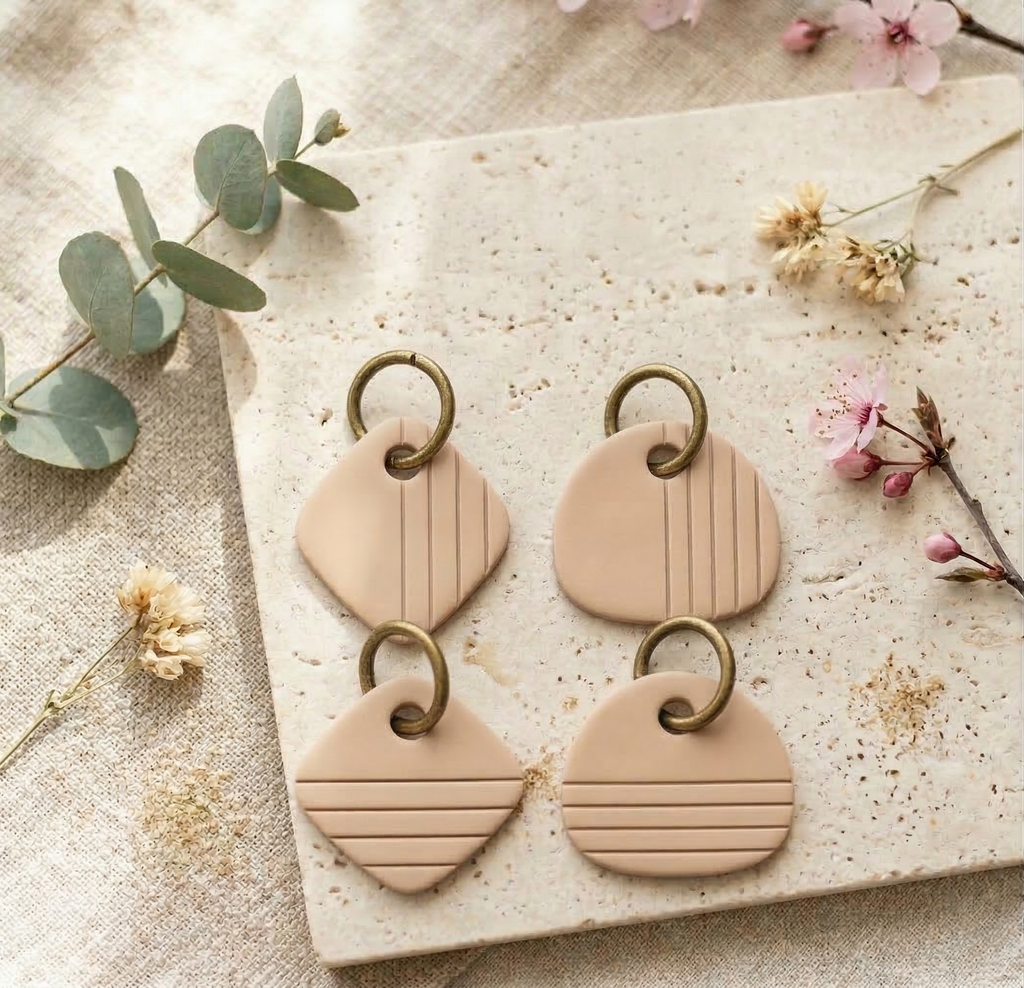 Emporte-pièces graphiques minimalistes – 4 versions au choix – cutters pâte polymère – bijoux DIY pampilles – forme arrondie ou losange – lignes horizontales ou verticales – 25 à 35 mm – EP-190 – fabriqué en France