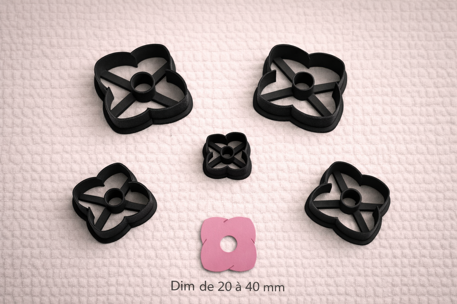 Emporte-pièce fleur ajourée 4 pétales pour bijoux DIY – 5 tailles de 20 à 40 mm – fabriqué en France. Idéal pampilles