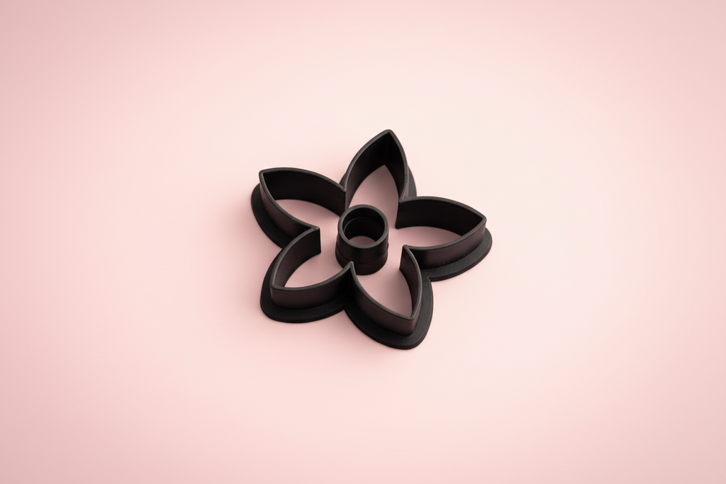 Emporte-pièce fleur ajourée 5 pétales étoile pour bijoux DIY – 5 tailles de 20 à 40 mm – fabriqué en France. EP-51