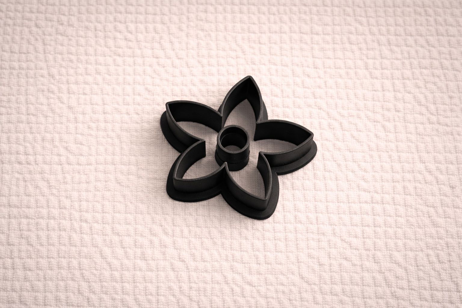 Emporte-pièce fleur ajourée 5 pétales étoile pour bijoux DIY – 5 tailles de 20 à 40 mm – fabriqué en France