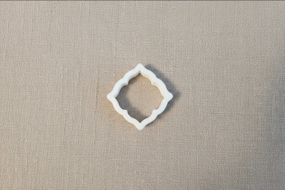 Emporte-pièce pour bijoux – DIY boucles d’oreilles – Forme fleur ondulée – 3,5 cm