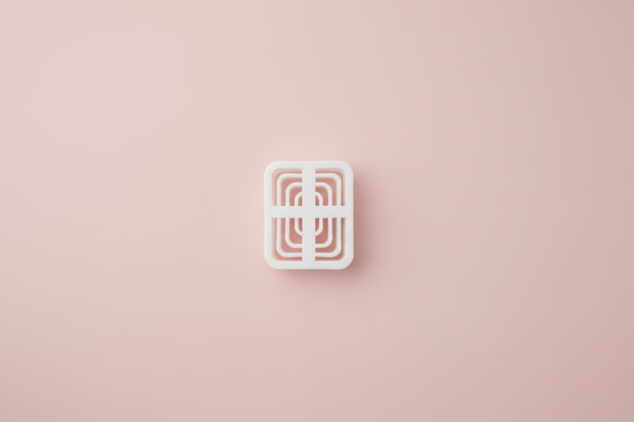 Emporte-pièce carré ajouré 3 cm – Découpe géométrique moderne pour boucles d’oreilles pâte polymère DIY. EP-21