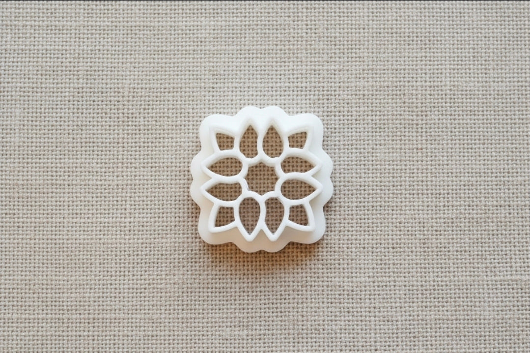 Emporte-pièce pour bijoux – DIY boucles d’oreilles – Fleur ajourée géométrique – 5 tailles