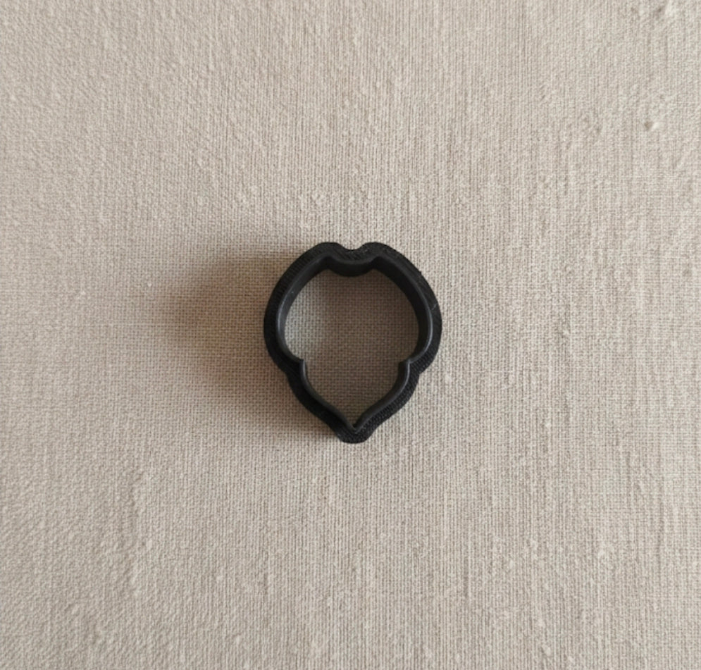 Emporte-pièce pampille cœur stylisé – Bijoux DIY – 4 tailles disponibles de 30 à 45 mm