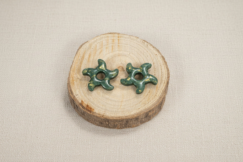 Étoile verte et feuille d'or