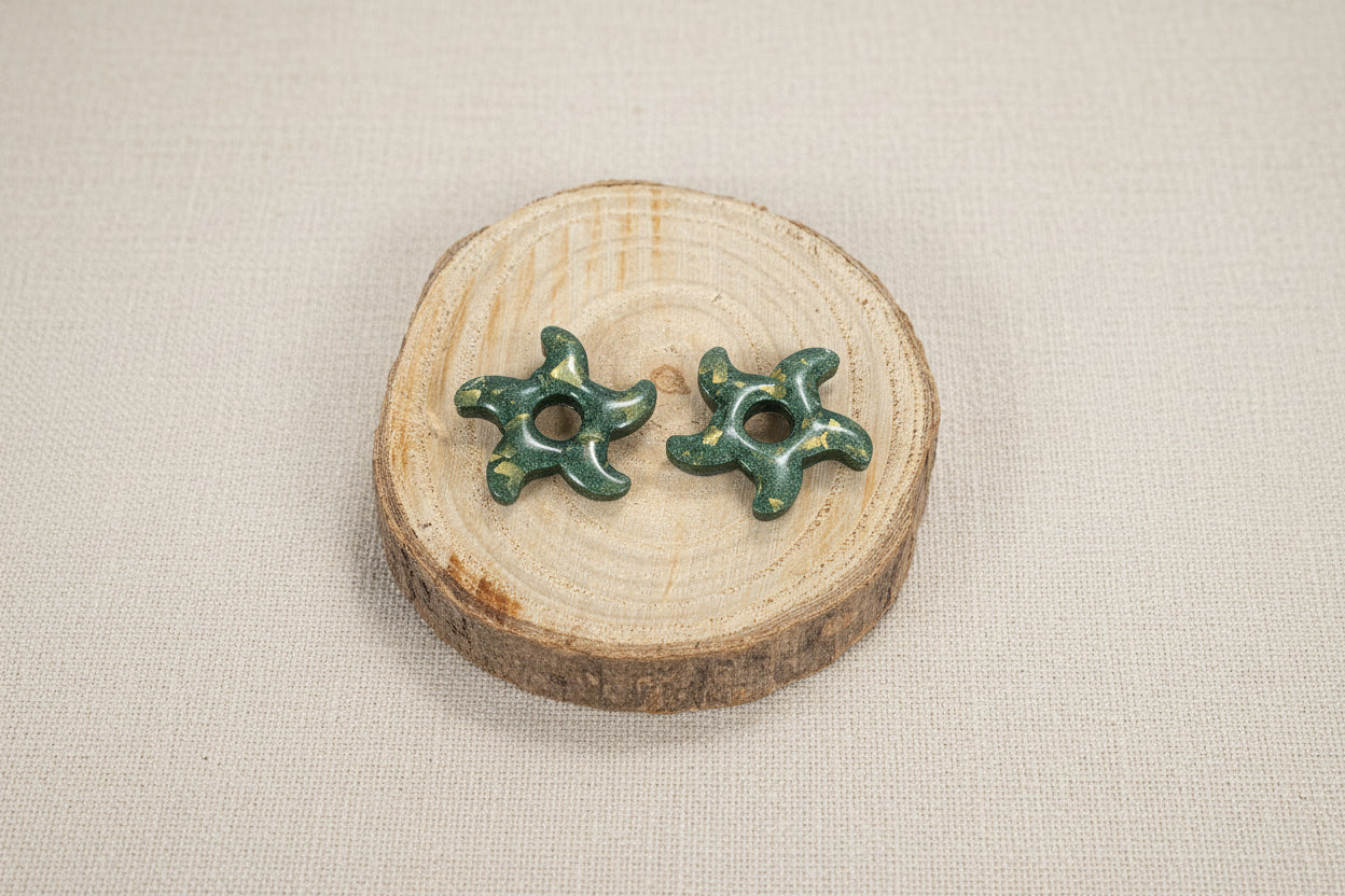 Étoile verte et feuille d'or