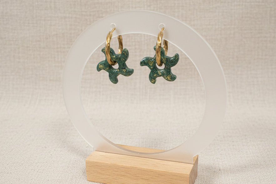 Étoile verte et feuille d'or