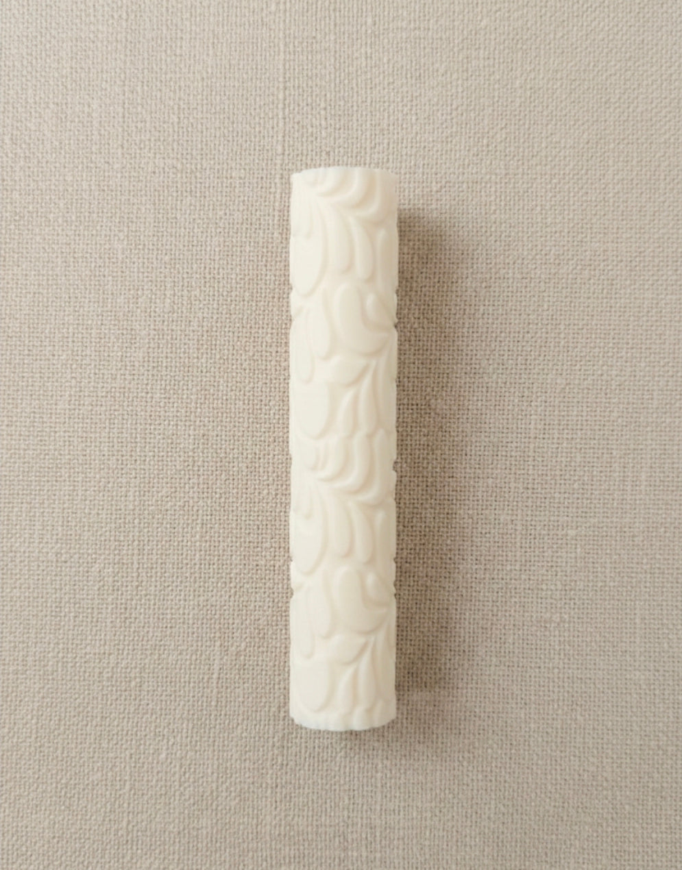 Rouleau texturé arabesques végétales – 10 cm – Motif floral élégant pour pâte polymère et bijoux DIY