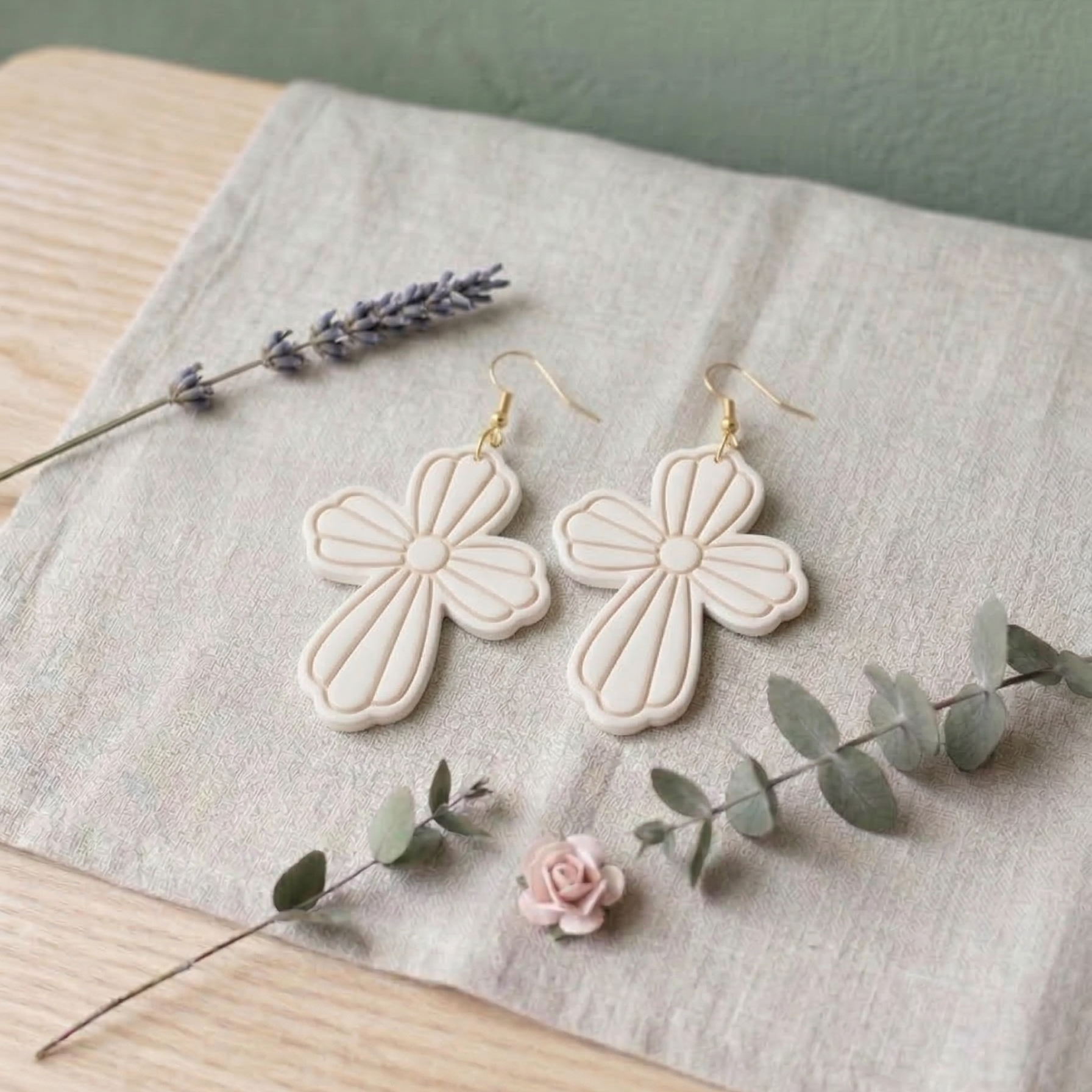 Emporte-pièce fleur croix ajourée – cutter pâte polymère bijoux DIY pampilles – 25 à 40 mm – EP-196 – fabriqué en France