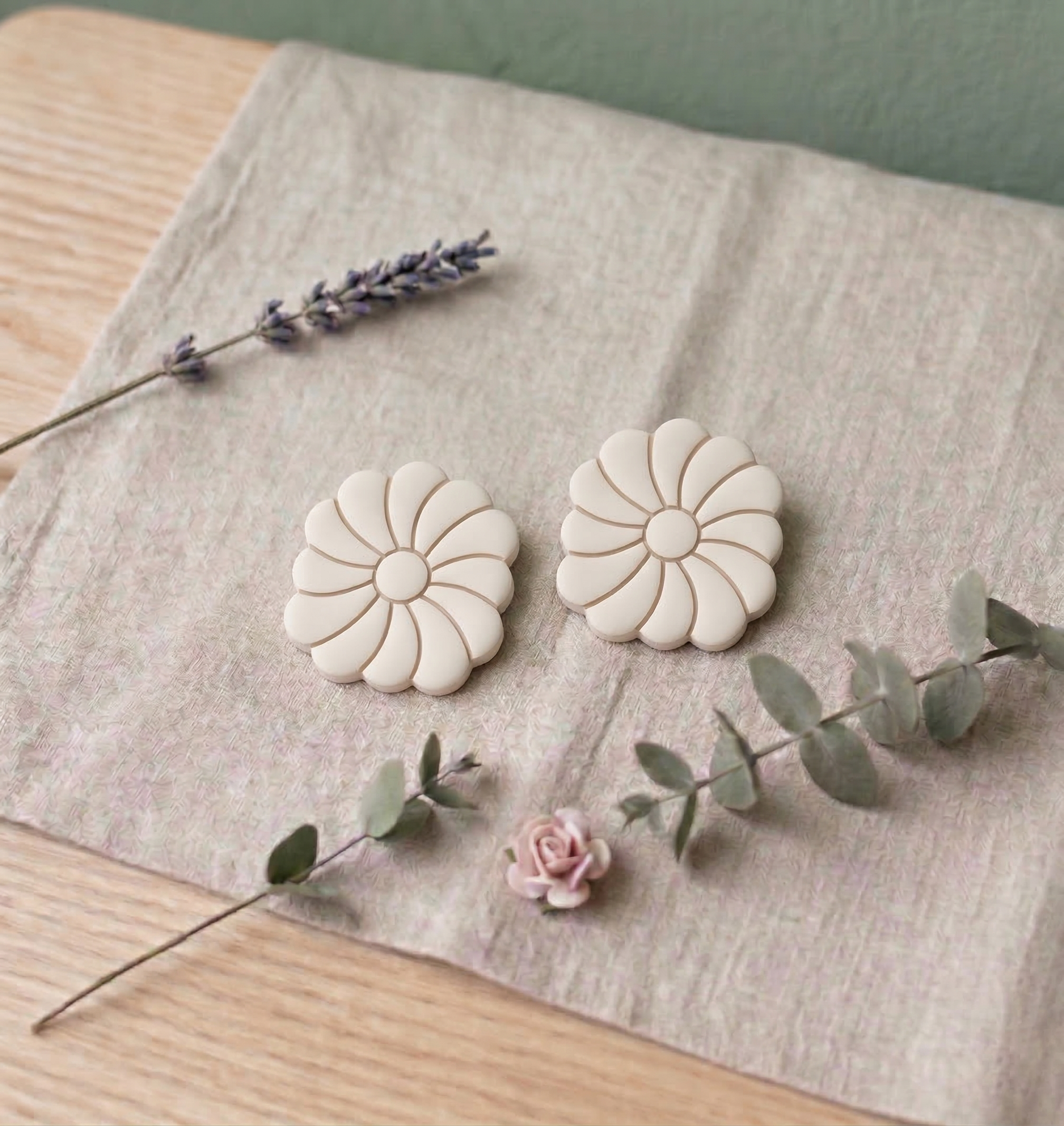 Emporte-pièce fleur ajourée – cutter pâte polymère bijoux DIY pampilles – 20 à 40 mm – fabriqué en France. EP-187