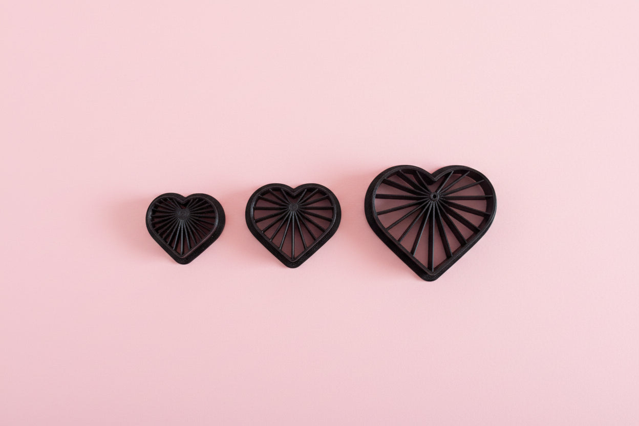 Emporte-pièce cœur ajouré rayons 25 / 30 / 35 mm – Découpe bijoux pâte polymère – Outil DIY – Fabriqué en France. EP-69