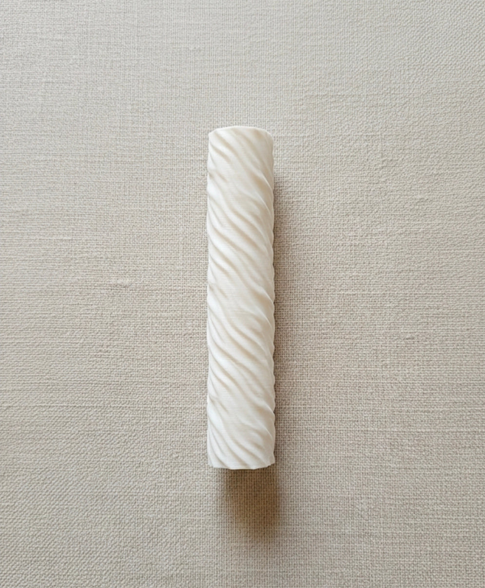 Rouleau texturé effet vagues – 10 cm – Texture fluide moderne pour pâte polymère, bijoux et loisirs créatifs