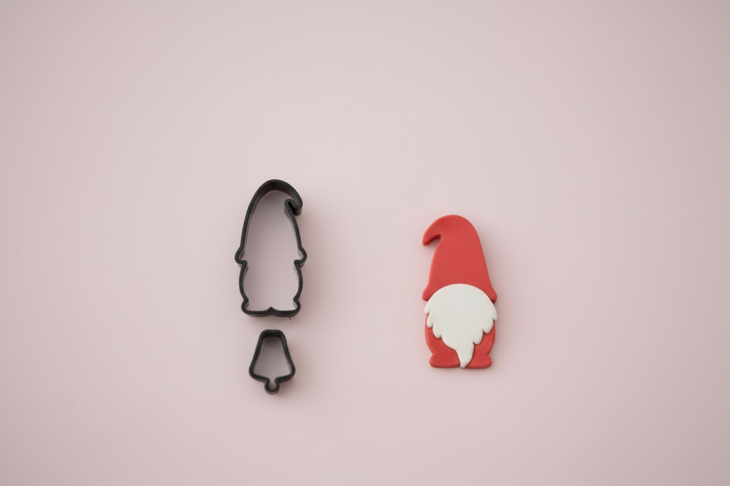 Emporte-pièces gnome de Noël – lot de 2 cutters pâte polymère – bijoux DIY – pampilles gnome – 25 à 55 mm – fabriqué en France. EP-134