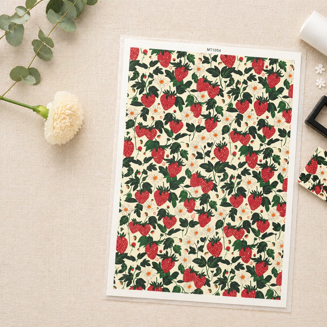 Feuille de transfert fraises pour pâte polymère – 9,5 x 14 cm – création bijoux DIY. TF68