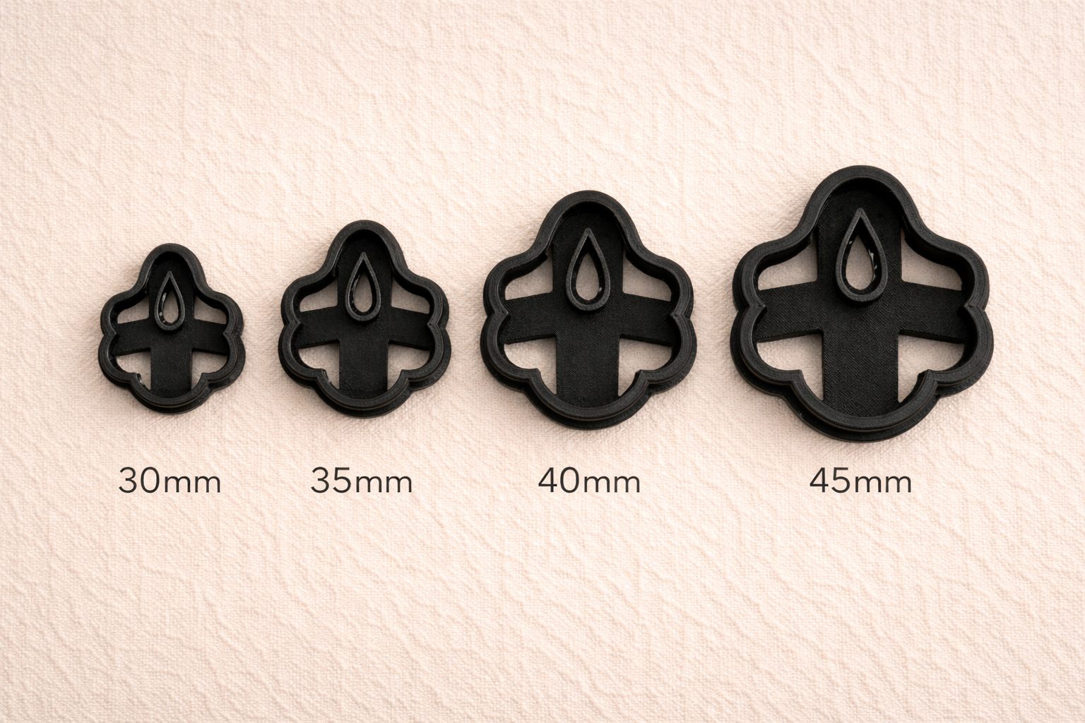 Emporte-pièce pampille croix florale ajourée – Bijoux DIY – 4 tailles disponibles 30 à 45 mm