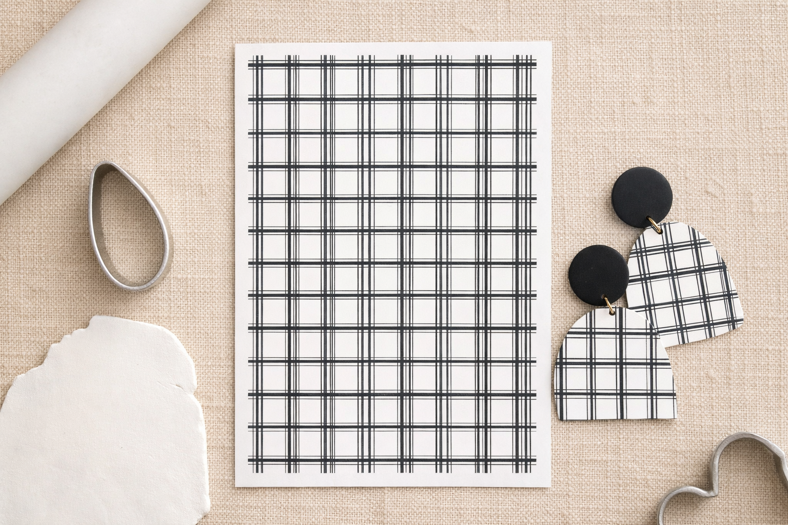 Feuille de transfert motif carreaux noir et blanc pour pâte polymère – décor bijoux DIY – 9,5 x 14 cm. TF-161