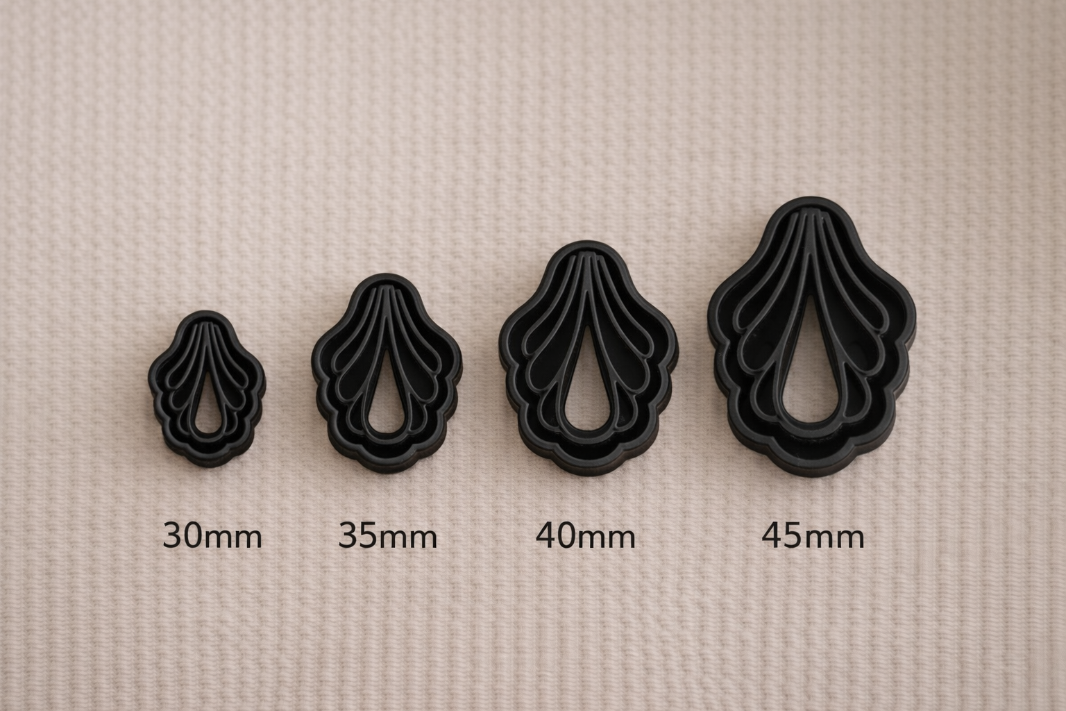 Emporte-pièce pampille goutte ajourée graphique – Bijoux DIY – 4 tailles disponibles 30 à 45 mm