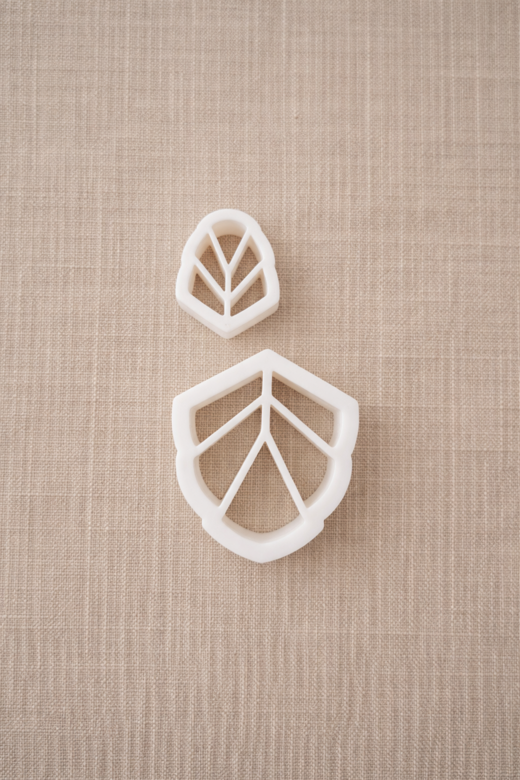 Emporte-pièces pour boucles d’oreilles – DIY bijoux – Feuilles graphiques ajourées – Lot de 2 tailles. EP-10