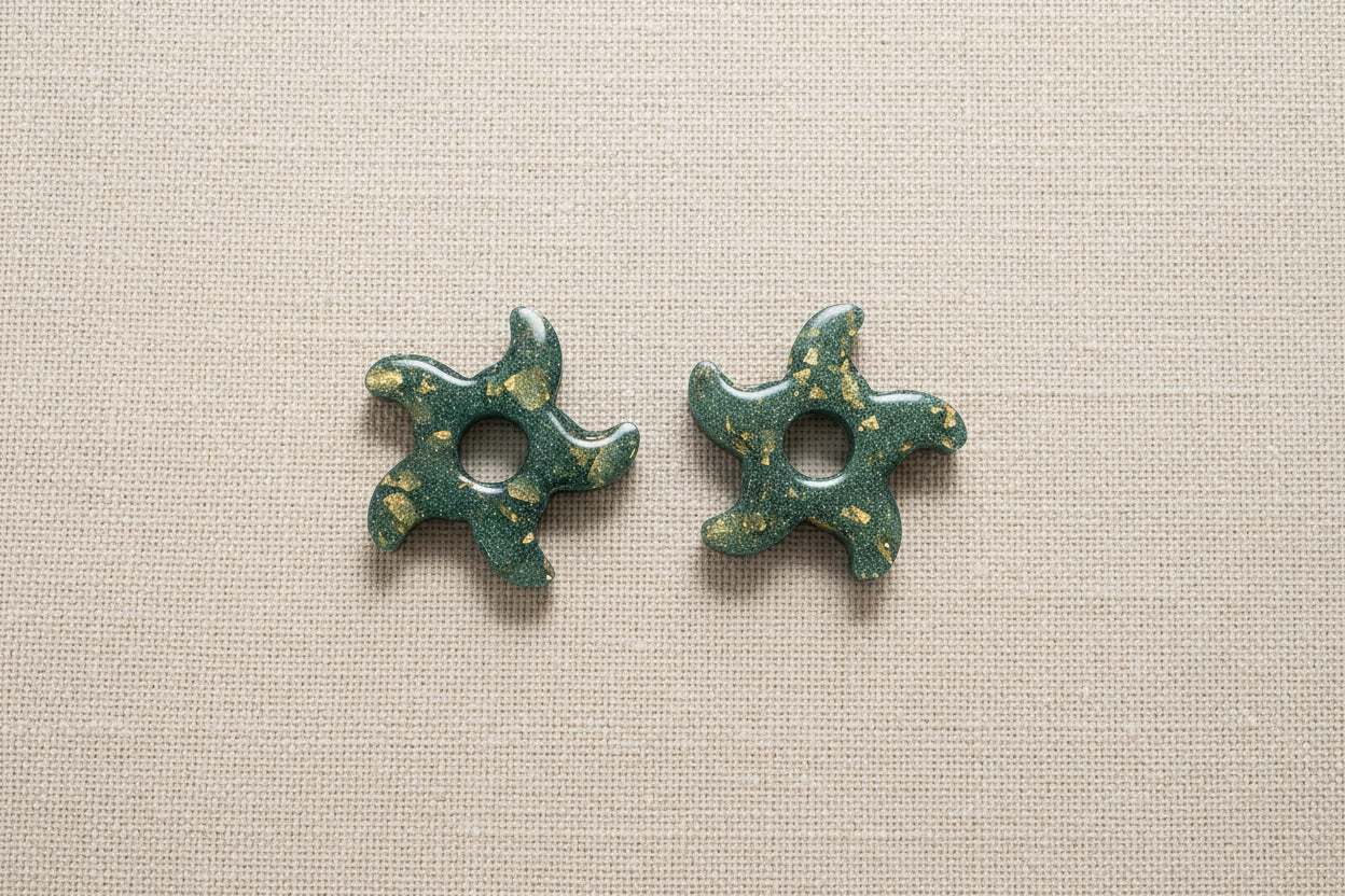 Étoile verte et feuille d'or