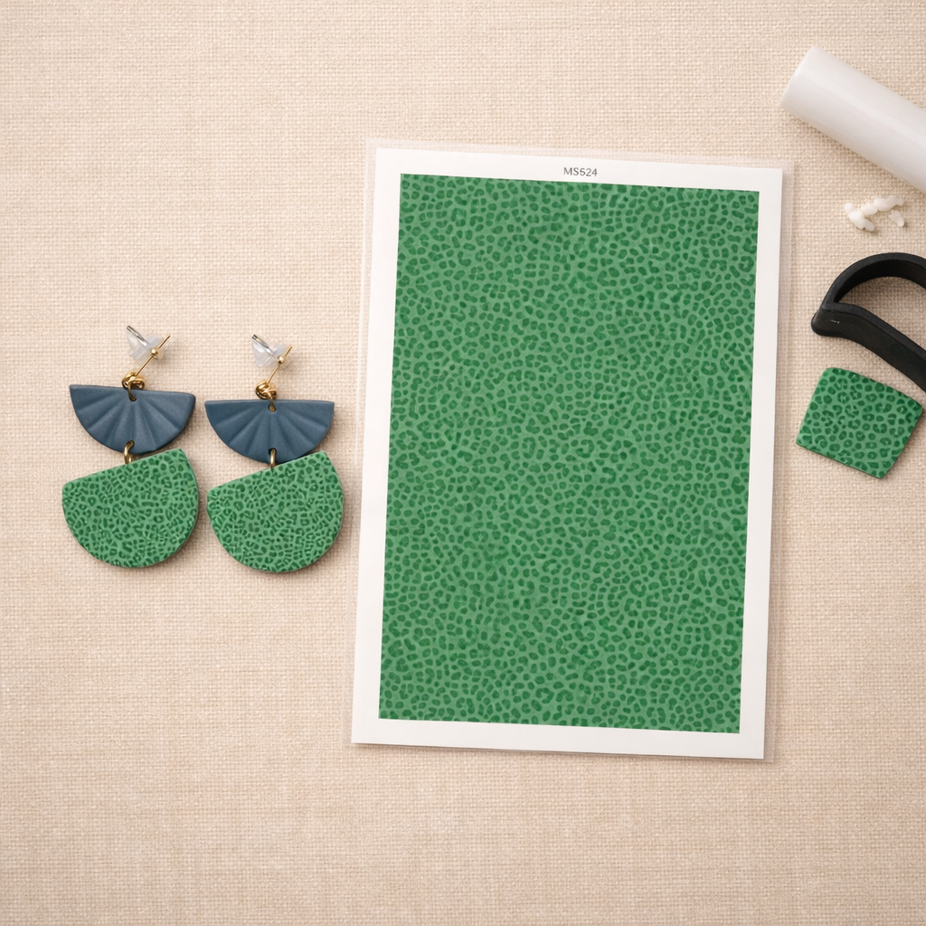 Feuille de transfert léopard vert pour pâte polymère – motif animalier – 9,5 x 14 cm – création bijoux DIY. TF15
